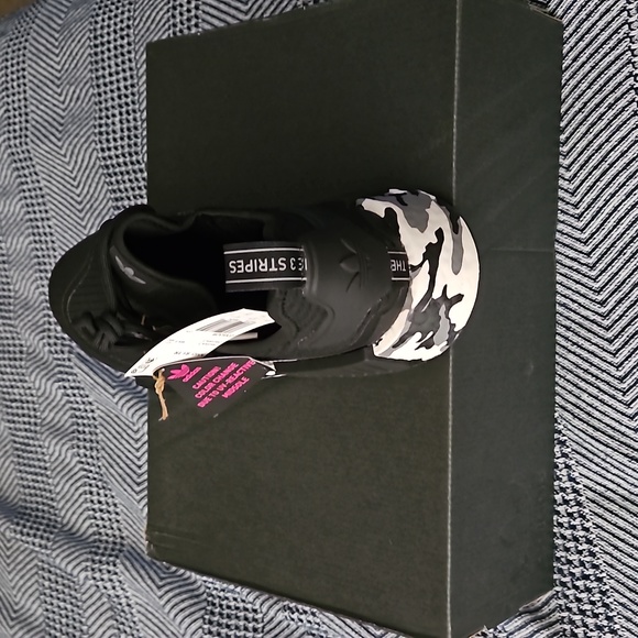 Adidas NMD R1 Camo Sneakers.BRAND NEW IN BOX. NEVER WORN or TRIED ON!!!!! - Picture 4 of 7